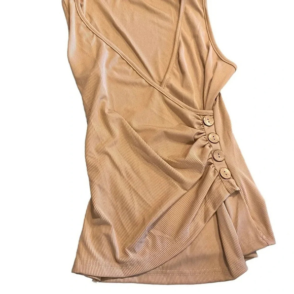 new ribbed tank top set white, tan and black with wrap style and button finish - Picture 4 of 6